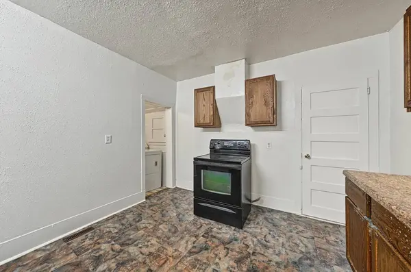410 E 3rd Avenue, Indianola, IA 50125