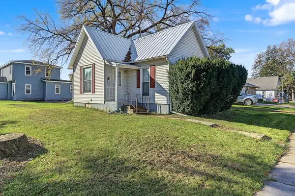 411 E Clinton Avenue, Indianola, IA 50125