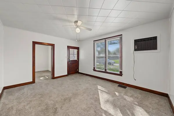 410 E 3rd Avenue, Indianola, IA 50125