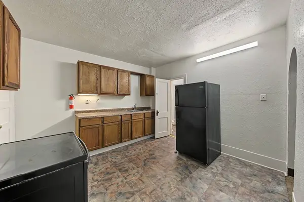 410 E 3rd Avenue, Indianola, IA 50125