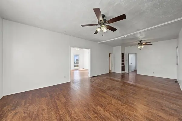411 E Clinton Avenue, Indianola, IA 50125