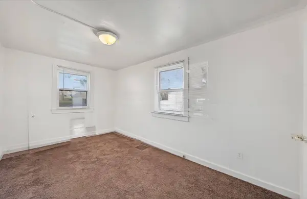 709 E 1st Avenue, Indianola, IA 50125