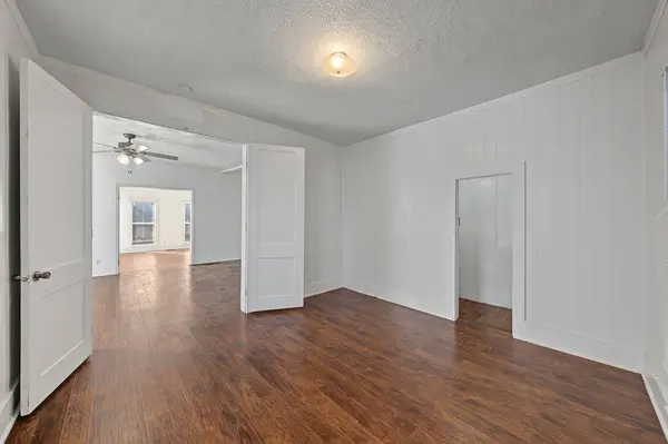 411 E Clinton Avenue, Indianola, IA 50125