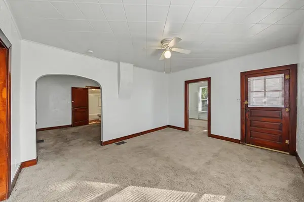 410 E 3rd Avenue, Indianola, IA 50125
