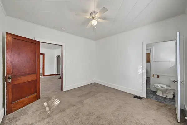 410 E 3rd Avenue, Indianola, IA 50125
