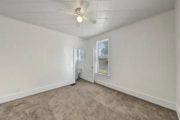410 E 3rd Avenue, Indianola, IA 50125