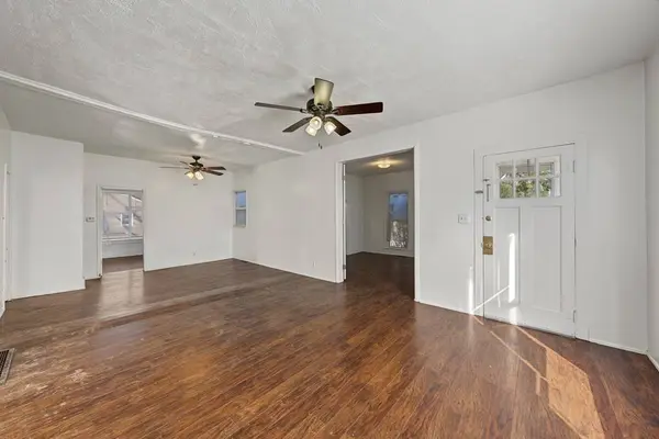 411 E Clinton Avenue, Indianola, IA 50125