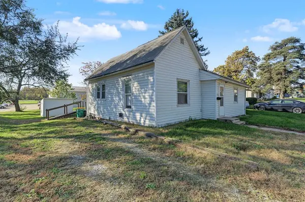 709 E 1st Avenue, Indianola, IA 50125