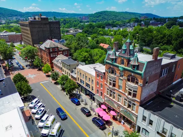 Main Street Real Estate Building In Downtown Bethlehem
