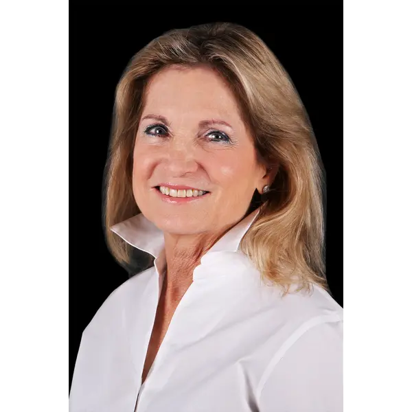 Realtor Linda Marlow