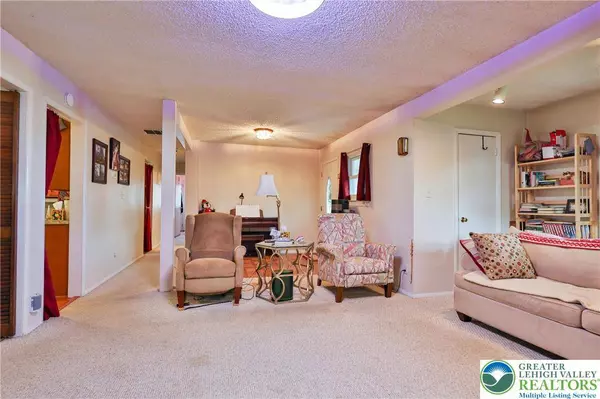 1929 Cloverdale RD, Bethlehem City, PA 18018