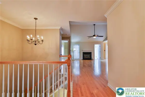 1211 Briarwood LN, Forks Twp, PA 18040