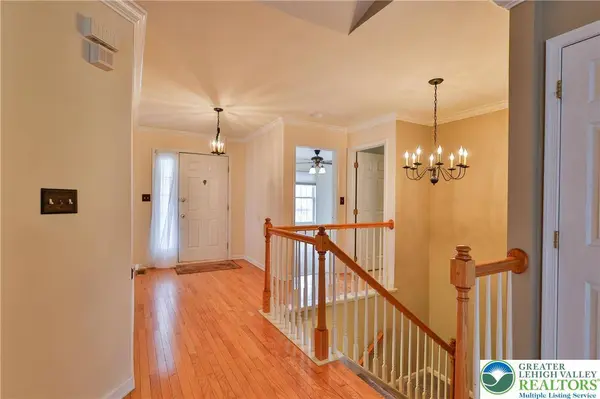 1211 Briarwood LN, Forks Twp, PA 18040