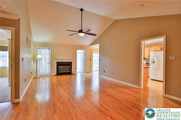 1211 Briarwood LN, Forks Twp, PA 18040