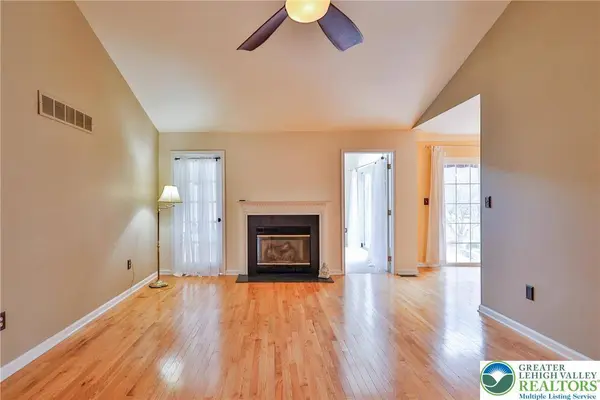 1211 Briarwood LN, Forks Twp, PA 18040