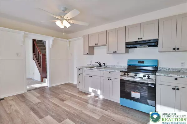 1005 Railroad ST, Catasauqua Boro, PA 18032