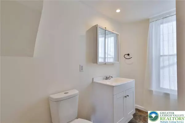 1005 Railroad ST, Catasauqua Boro, PA 18032