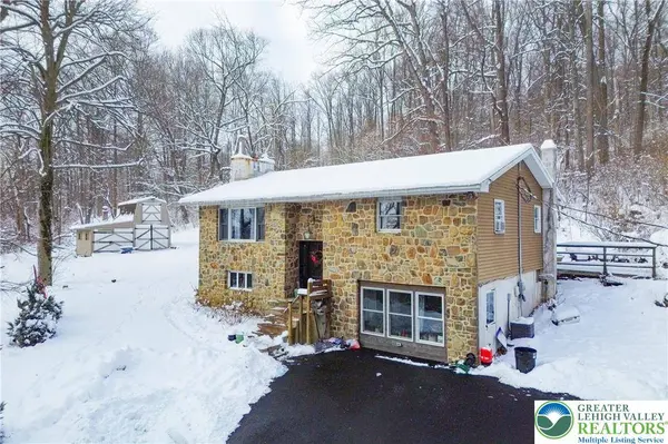 370 Gaffney Hill RD, Williams Twp, PA 18042