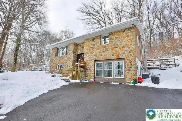 370 Gaffney Hill RD, Williams Twp, PA 18042