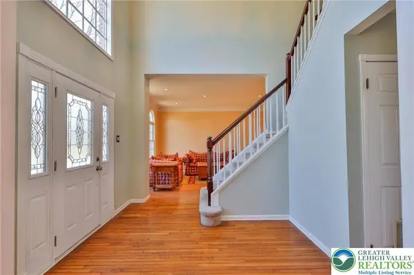 4701 Kathi DR, Hanover Twp, PA 18017