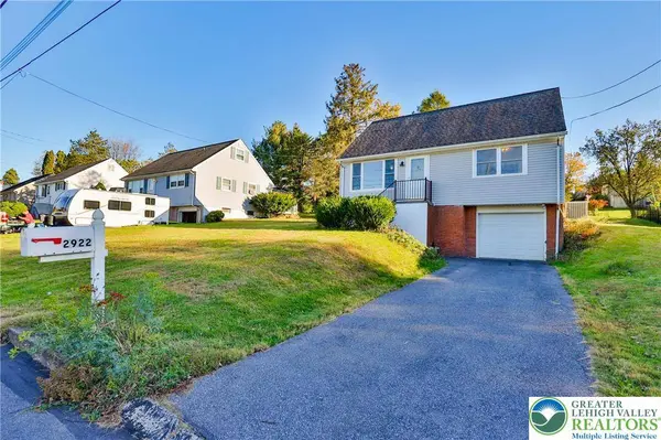 2922 Clayton ST, Palmer Twp, PA 18045