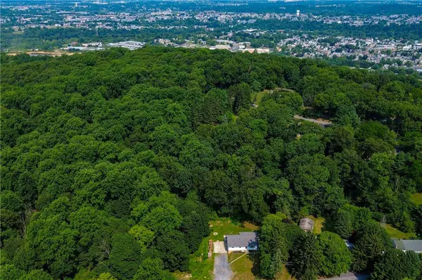 50 Mountain Top DR, Easton, PA 18042