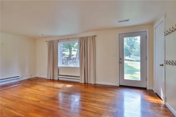 50 Mountain Top DR, Easton, PA 18042
