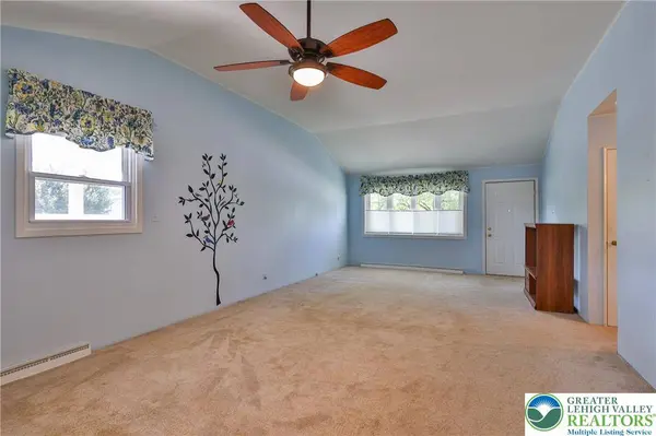 1812 Hilltop TER, Bethlehem City, PA 18018
