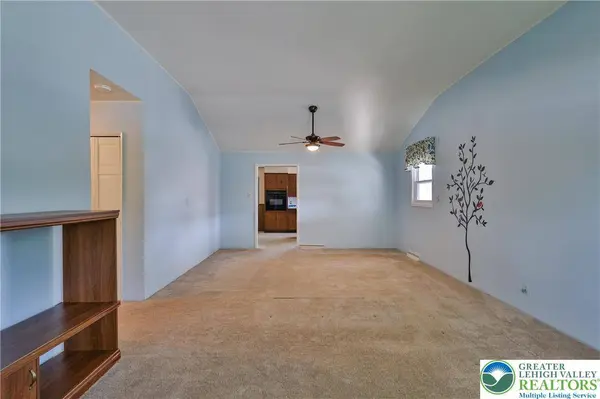 1812 Hilltop TER, Bethlehem City, PA 18018