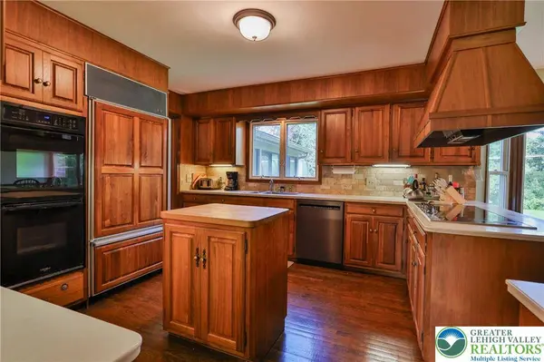 710 Wedgewood RD, Bethlehem City, PA 18017