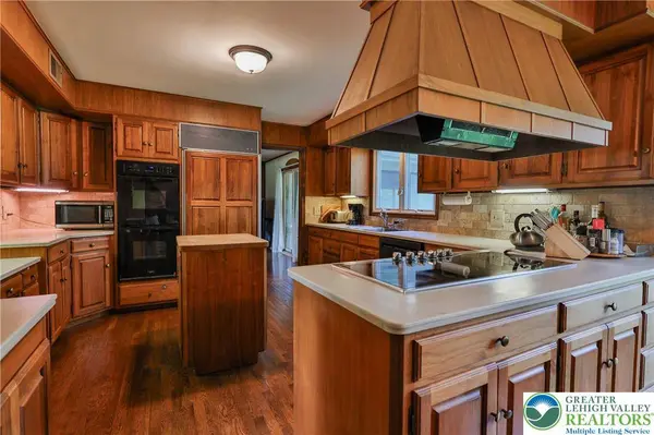 710 Wedgewood RD, Bethlehem City, PA 18017