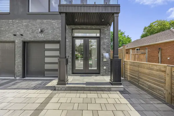 9a Maple Ave N, Mississauga, ON L5H 2R9