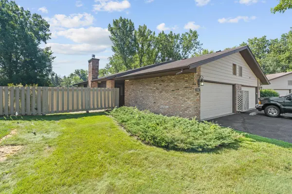 1164 Xene LN N, Minneapolis, MN 55447