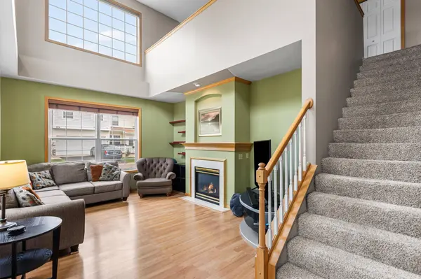 2033 Poppy DR, Chanhassen, MN 55317