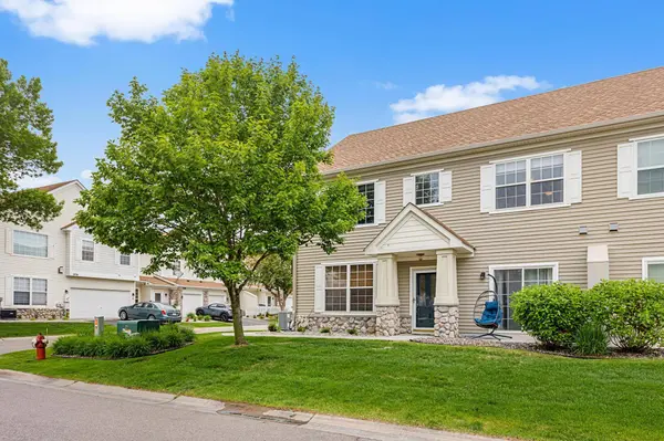 2033 Poppy DR, Chanhassen, MN 55317