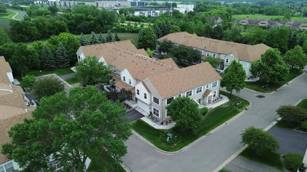2033 Poppy DR, Chanhassen, MN 55317