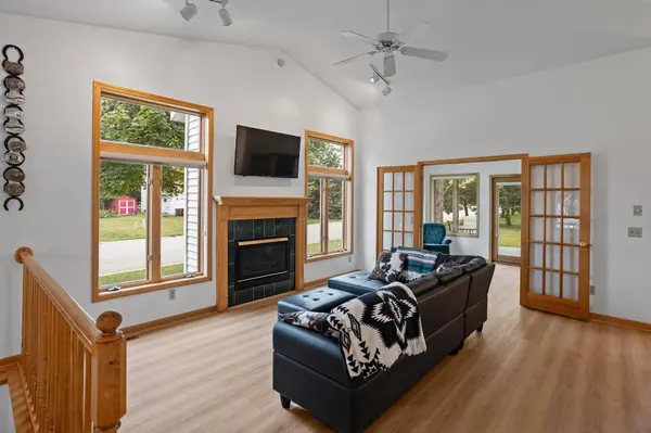 901 5th AVE NW, Buffalo, MN 55313
