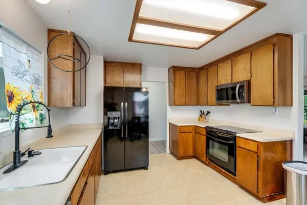 523 Thomas CIR, Suisun City, CA 94585