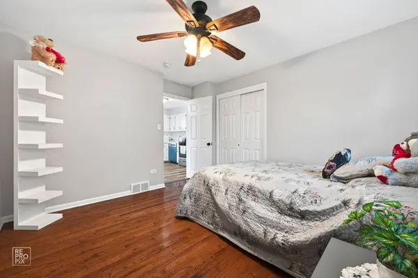 9405 S 69TH CT, Oak Lawn, IL 60453