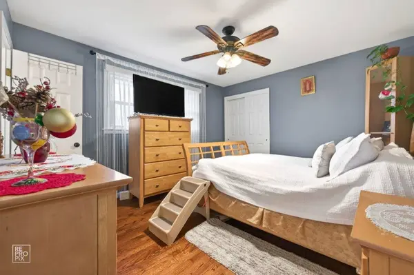 9405 S 69TH CT, Oak Lawn, IL 60453