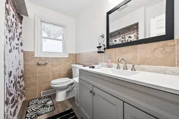 9405 S 69TH CT, Oak Lawn, IL 60453