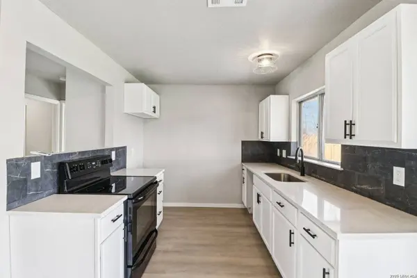 9006 Bowline, San Antonio, TX 78242