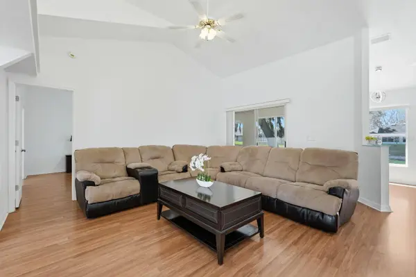 23 OLD SUNBEAM DR, South Daytona, FL 32119