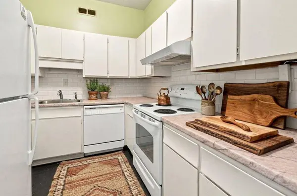 3060 Pharr Court North NW #207, Atlanta, GA 30305