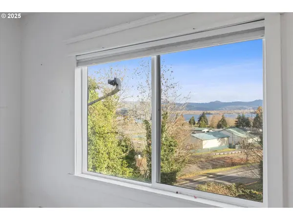 808 W A LOOP, Rainier, OR 97048