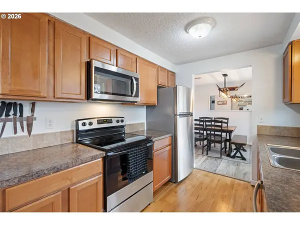 17670 SE EMERALD DR, Milwaukie, OR 97267