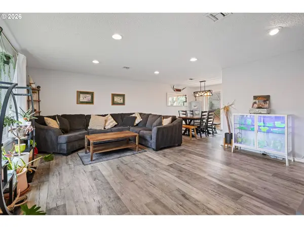 17670 SE EMERALD DR, Milwaukie, OR 97267