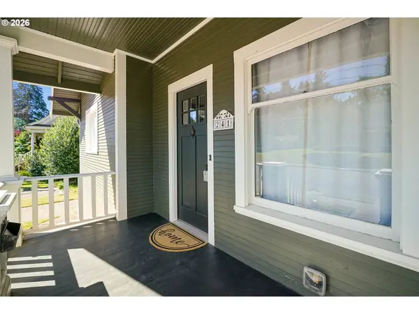 241 MILL ST, Silverton, OR 97381