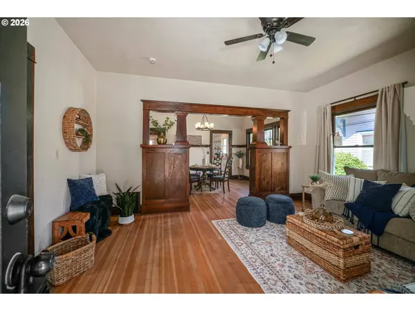 241 MILL ST, Silverton, OR 97381