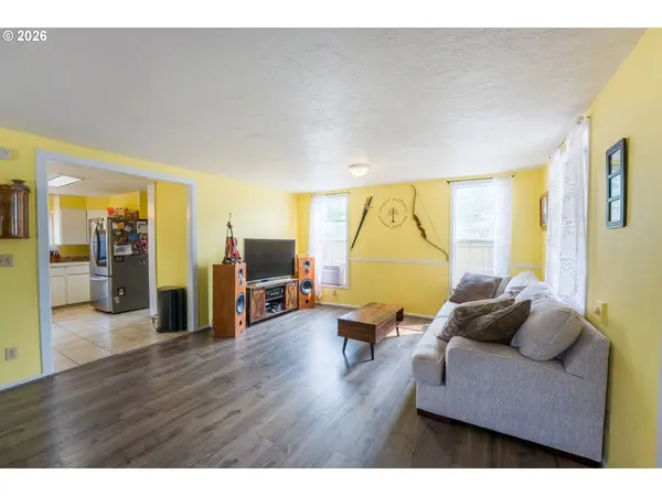 610 E EXETER ST, Gladstone, OR 97027